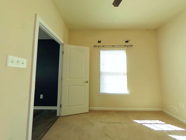 Building Photo - 4 Bedroom 2.5 Bathroom Rental in Oakmont on Brickshire Golf Course Providence Forge