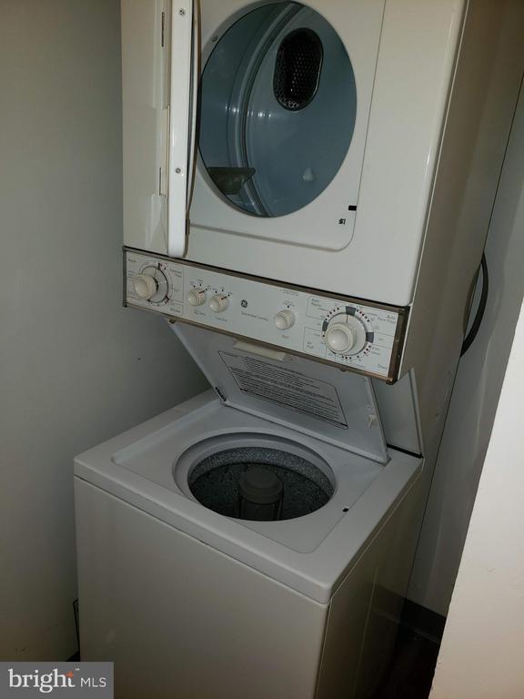 Building Photo - 13 Reliance Ct