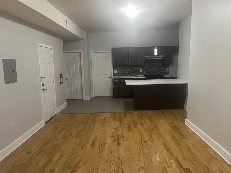Kitchen - 62 Farley Ave