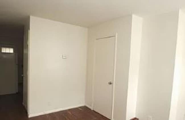 Building Photo - COMING SOON! Quiet block, cozy home - community garden, Calvert Street Park!