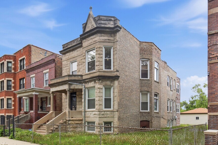 Building Photo - 1448 E 69th Pl