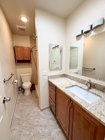 Master Bathroom - 709 Pampas Pl