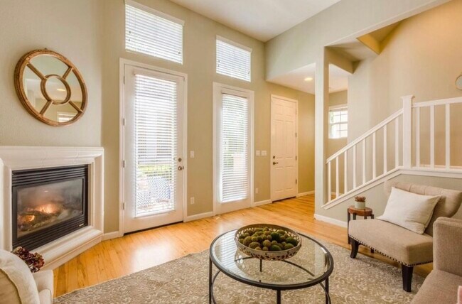 Building Photo - 2258 Golden Crest Common