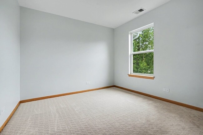 Building Photo - 937 Emerald Dr