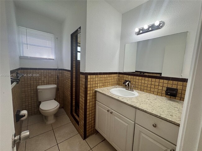 Building Photo - 407 NW 7th Ct