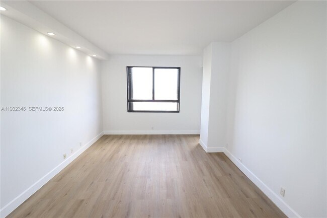 Building Photo - 151 Crandon Blvd