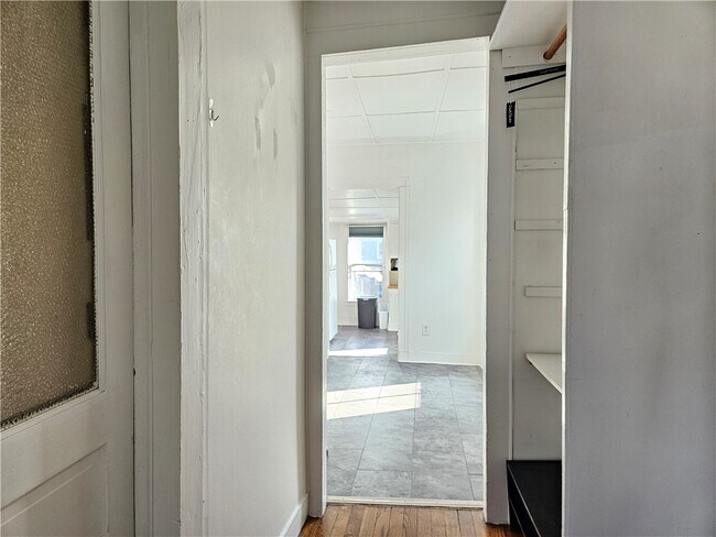 Building Photo - 607 N Cayuga St