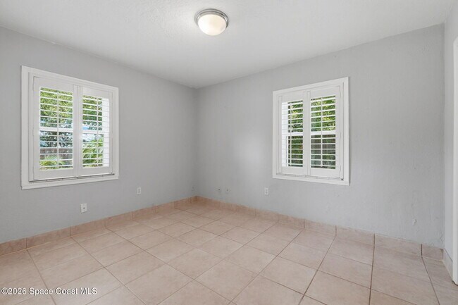 Building Photo - 394 Royal Palm Dr