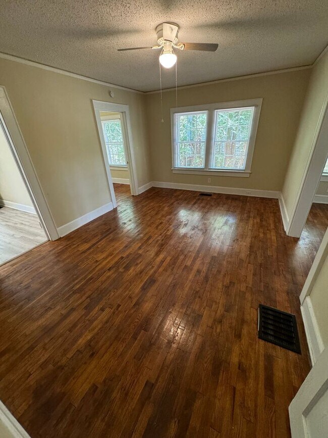 Building Photo - Recently Updated 3 Bedroom Home Close to Downtown Rock Hill
