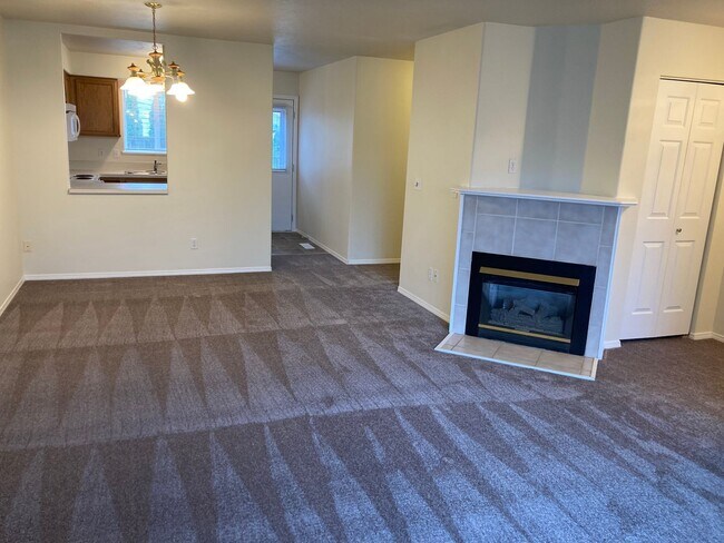 Building Photo - Two Bedroom Duplex in South Salem, Landscaping Included!