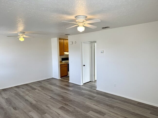 Building Photo - "Cozy 1-Bedroom Retreat in Panama City with Modern Comforts!"