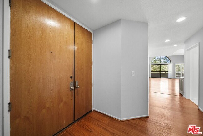 Building Photo - 14572 Dickens St