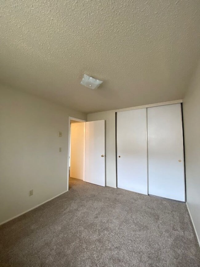 Building Photo - Must See Lebanon Home!