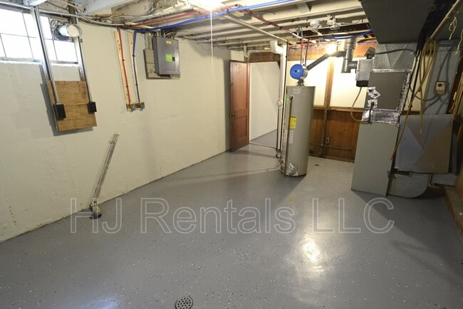 Building Photo - 9650 Cutler Dr