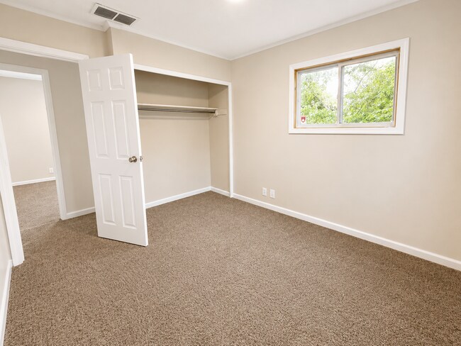 Building Photo - Cozy Columbus Home with Yard and Convenient Location