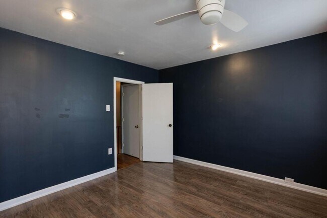 Building Photo - Gorgeous 2 Bedroom, 1.5 Bath Home in South Philly's LoMo Neighborhood