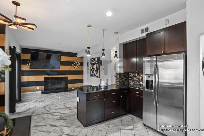 Building Photo - 2927 Sorrento Way