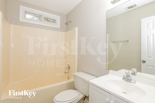 Building Photo - 205 Lakefront Dr