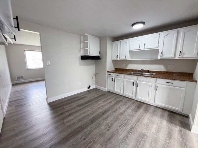 Building Photo - Beautifully Renovated 3BR Home in Blacklick Estates w/ Bonus Room, Huge Backyard & Garage