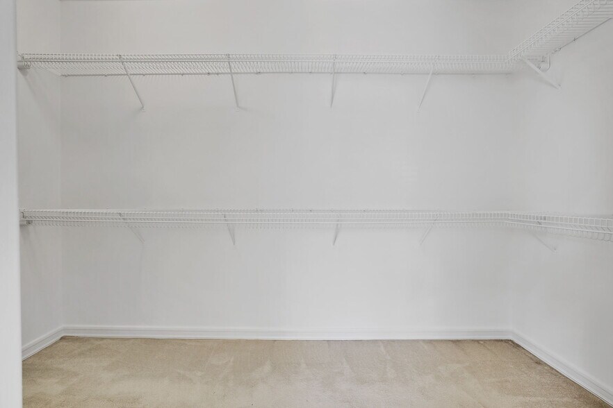 Master has walk-in closet - 5142 Pearce Dr
