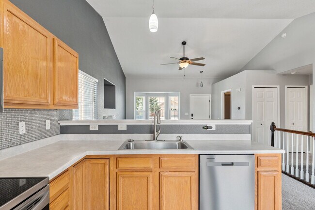 Building Photo - 5164 Fennel Dr