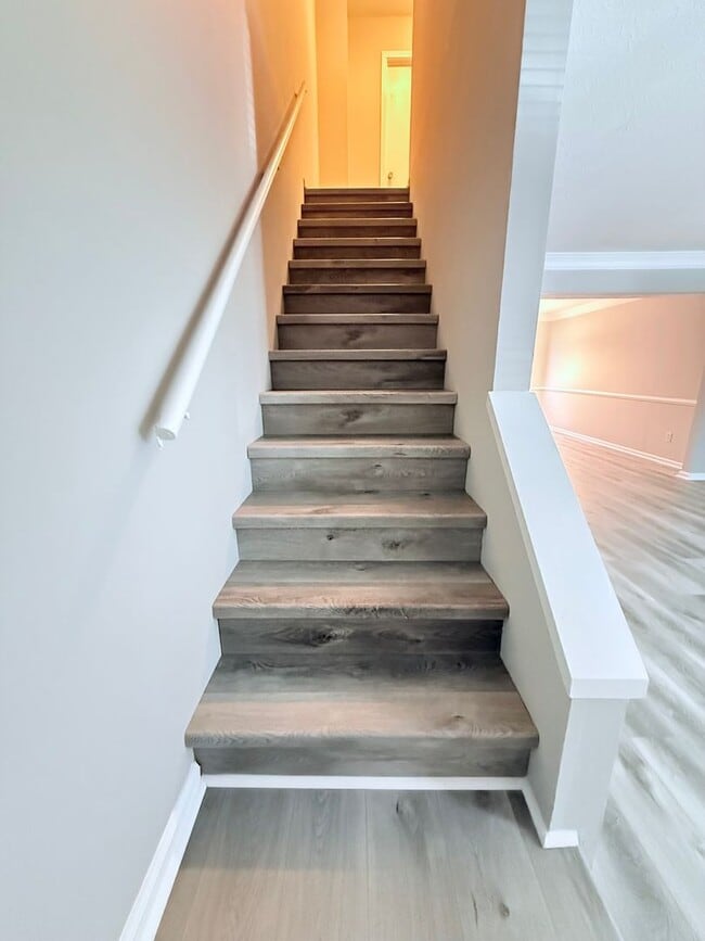 Building Photo - Downtown Sugar Hill Townhome - 2 bed/1.5 bath end unit