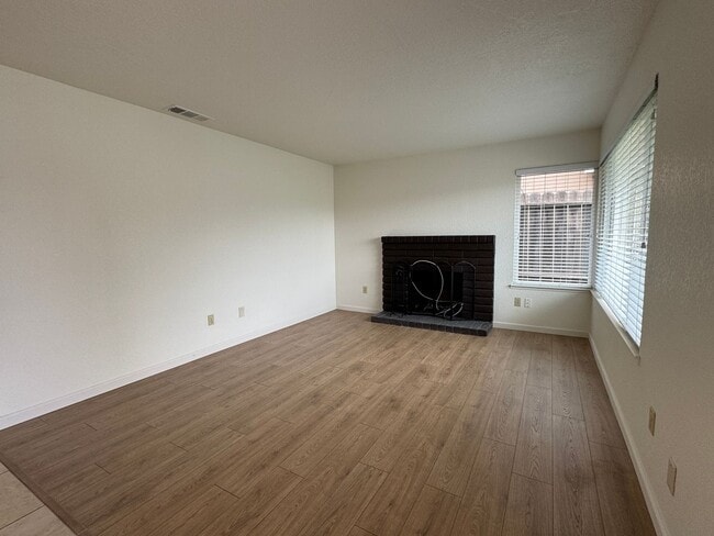 Building Photo - Four Bedroom, Two Bathroom, Water/Sewer/Trash and Yard Maintenance Included!