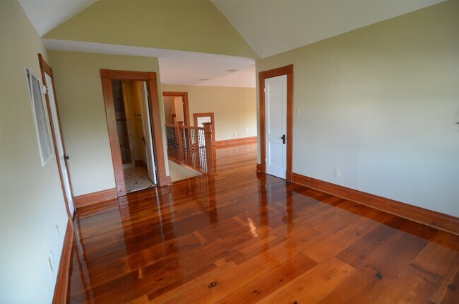 Building Photo - 1615 Houston Ave