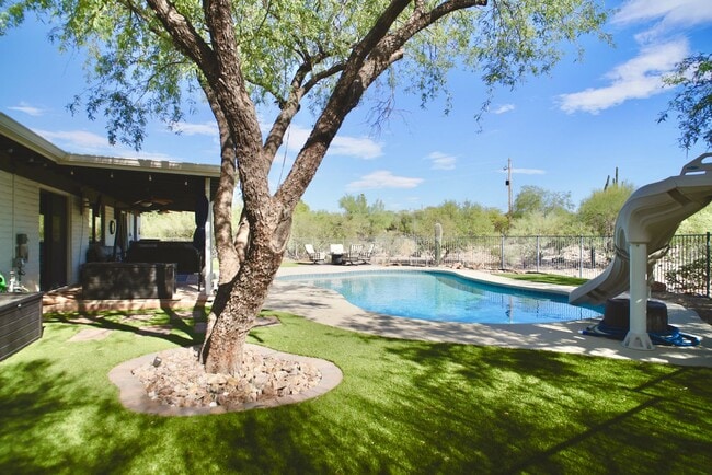 Building Photo - 4 Bedroom Furnished in Catalina Foothills with Pool