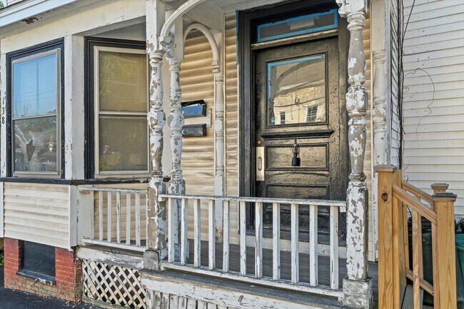 Building Photo - 138 Bartlett St