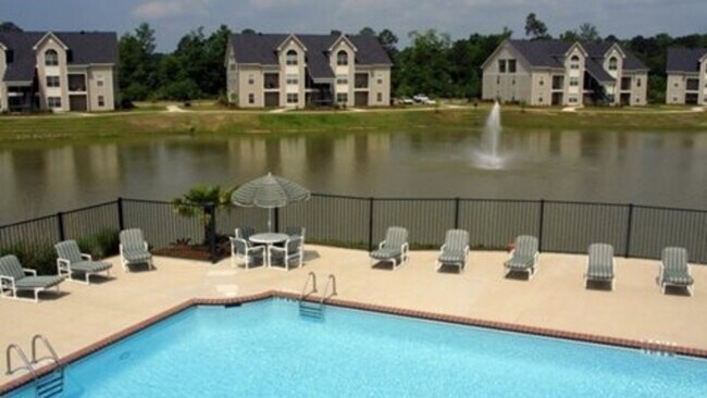Building Photo - 3400 Pelican Pointe Dr