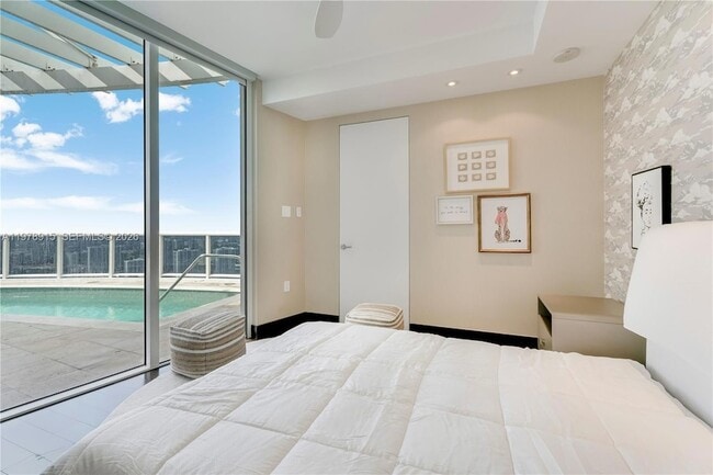 Building Photo - 18201 Collins Ave