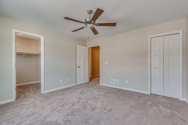 Building Photo - END UNIT townhome available July 01 $1825.00