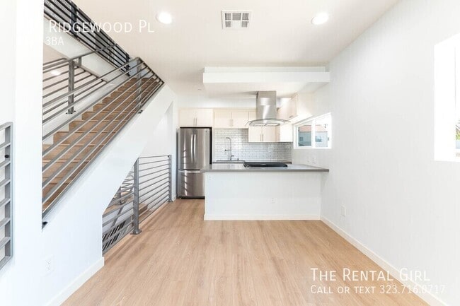 Building Photo - 756 N Ridgewood Pl