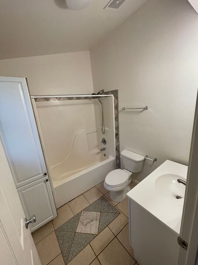 Building Photo - 14772 Holmwood Dr