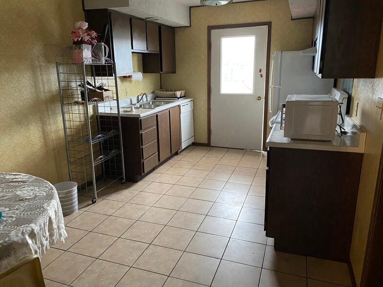 Kitchen - 1441 Northwest Dr