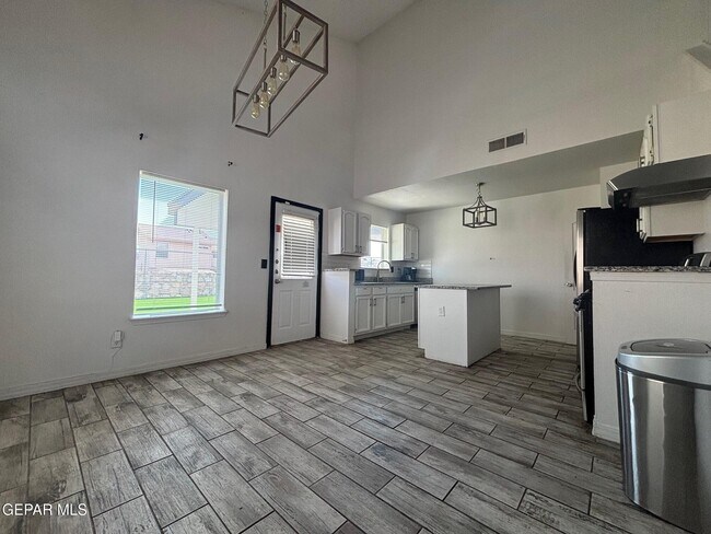 Building Photo - 12444 Sombra Grande Dr