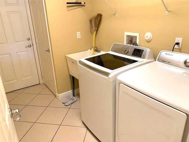 Building Photo - 2003 Grey Falcon Cir SW