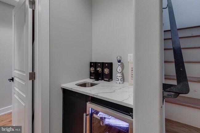 Building Photo - 2022 Kimball St