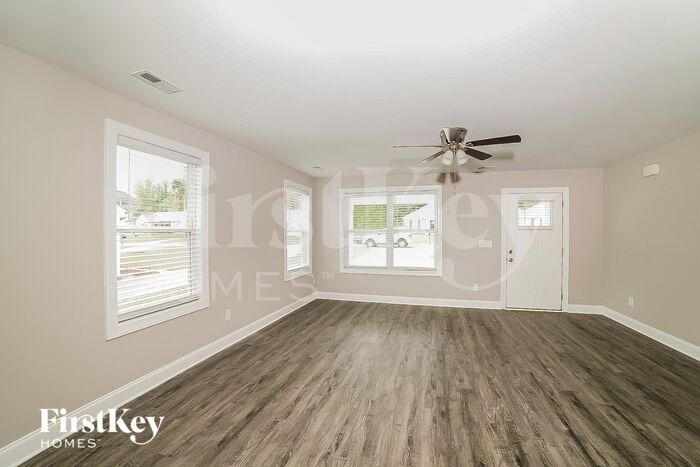 Building Photo - 131 Fir Dr