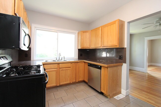 Building Photo - 110 Valley Ave NW