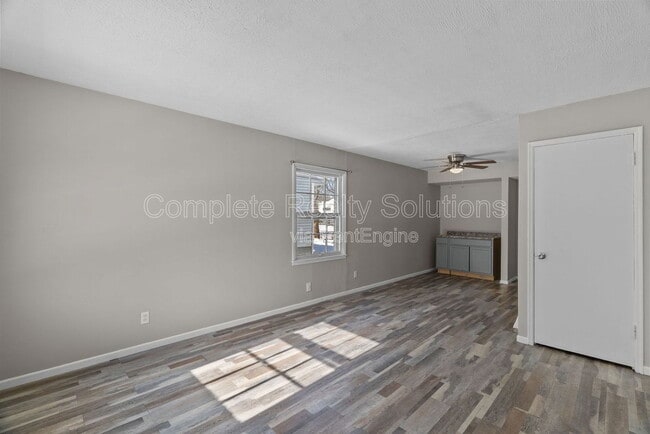 Building Photo - 409 Caithness Rd