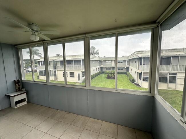 Building Photo - 811 Flanders Q