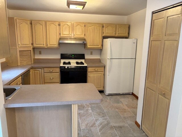 Building Photo - 945 1/2 Broglie Dr