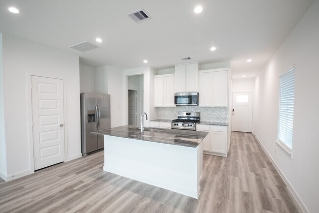 Building Photo - 10217 Berkeley Spgs Trl