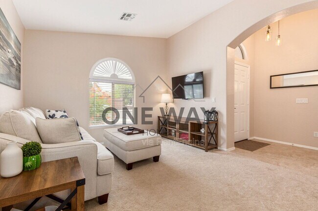 Building Photo - 543 S Wildrose