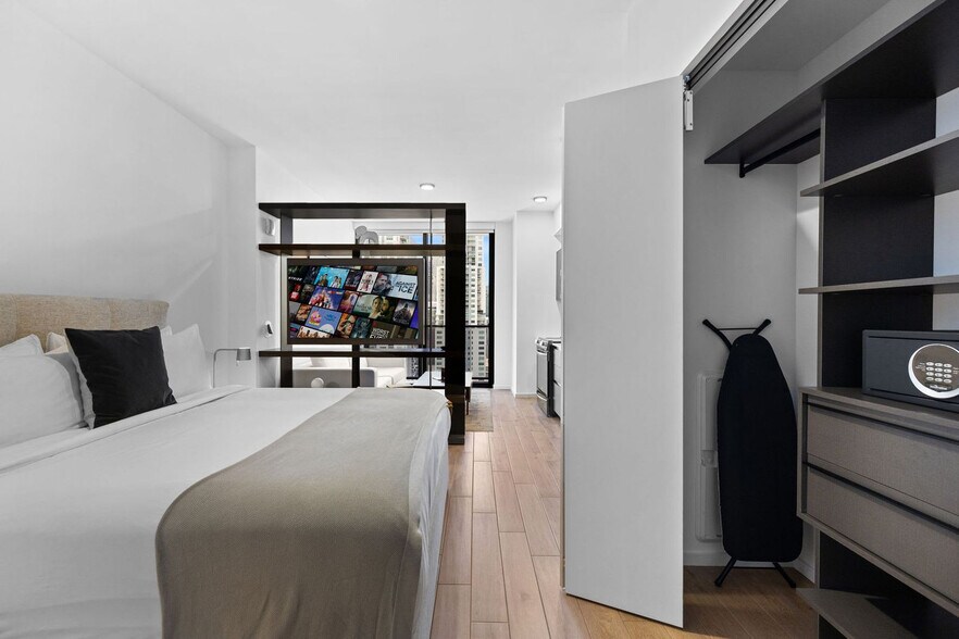 Building Photo - 398 NE 5th St