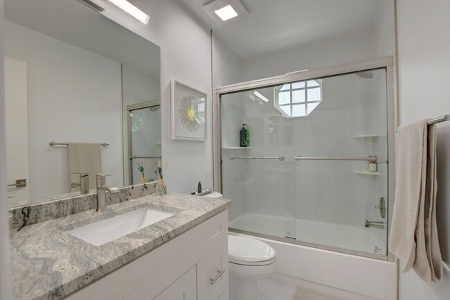 Building Photo - 6553 Via Regina