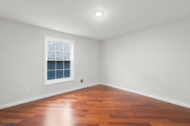 Building Photo - 173 Oakwood Pl