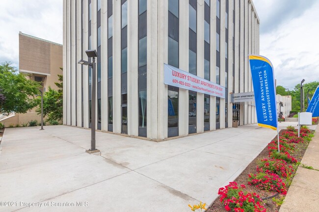 Building Photo - 216 N River St